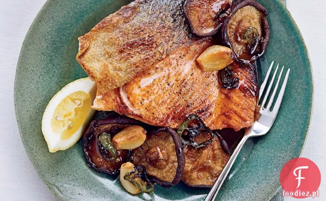 Łosoś z pieczonym Shiitakes i sosem grzybowym