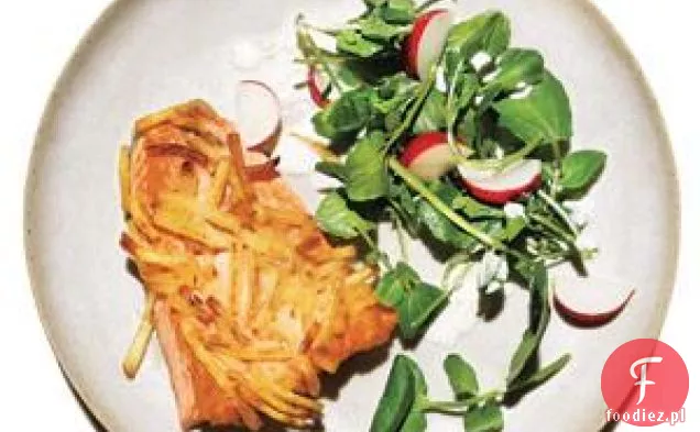 Potato-crusted łosoś z sałatką rukolą przepis