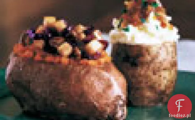 Pieczone słodkie ziemniaki nadziewane żurawiną, gruszkami i orzechami pekan