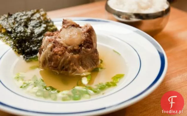 Kkori Gomtang (koreańska zupa ogonowa)