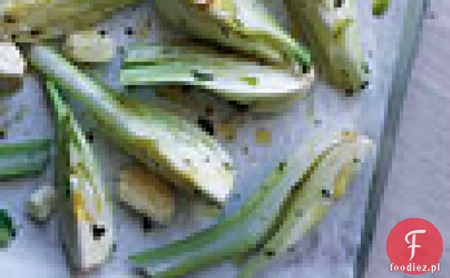 Pieczony koper włoski z oliwkami i czosnkiem