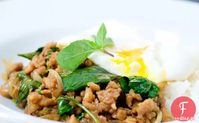 Kurczak Bazyli (gai Pad Krapow)