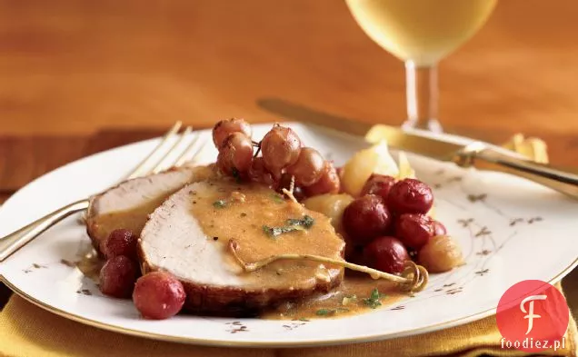 Duszona wieprzowina z perłową cebulą i winogronami