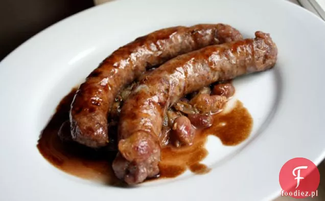 Kolacja: pieczone włoskie kiełbaski z winogronami