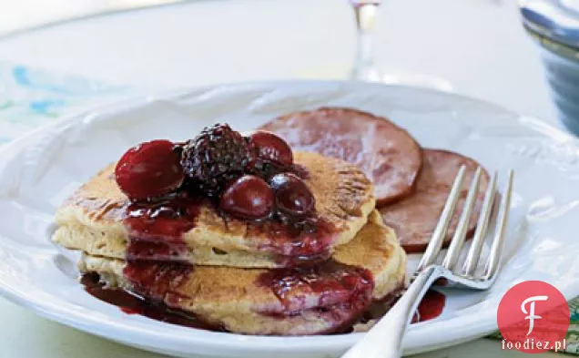 Migdałowo-maślane Hotcakes z sosem Jeżyno-winogronowym