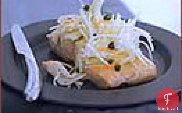 Łosoś pieczony w soli z koprem włoskim, kaparami i pomarańczą