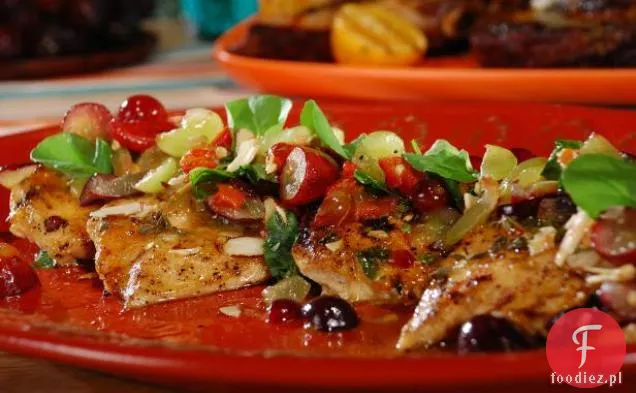 Grillowana Sałatka z kurczaka z polewą morelową, winegretem z musztardy domowej roboty i sałatką z winogron