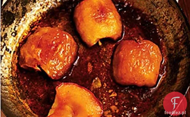 Pieczone jabłka z sosem maślanym