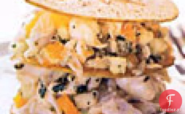 Sałatka z krabów, jabłek i Mango na chipsach z kminku