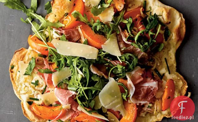 Pizza z morelami i Prosciutto na cienkim cieście