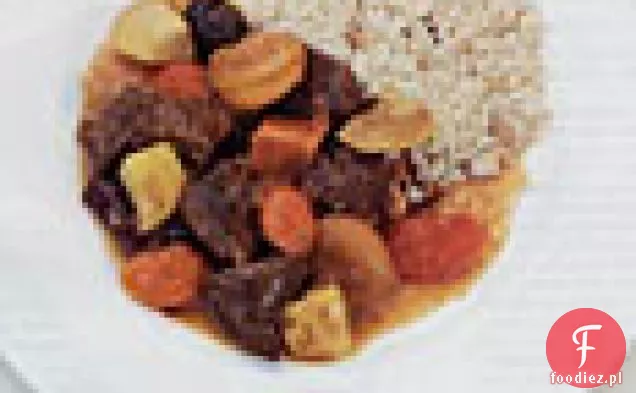 Tagine jagnięcy ze śliwkami, morelami i warzywami