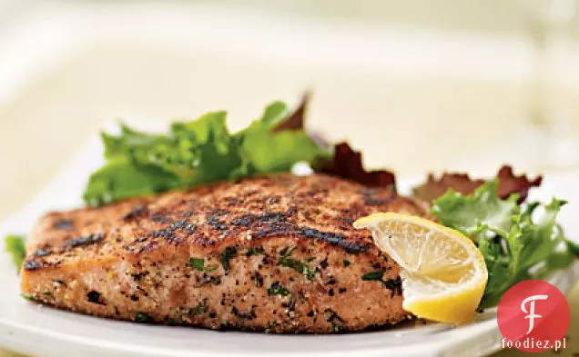 Łosoś kruszony ziołami z sałatką z mieszanej zieleni