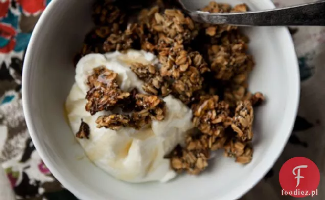 Granola bananowo-orzechowa prażona