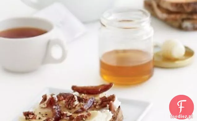 Tosty bananowo-ricotta z orzechami pekan, daktylami i miodem