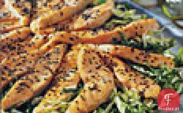 Ananasowo-marynowany łosoś z sałatką z kapusty azjatyckiej