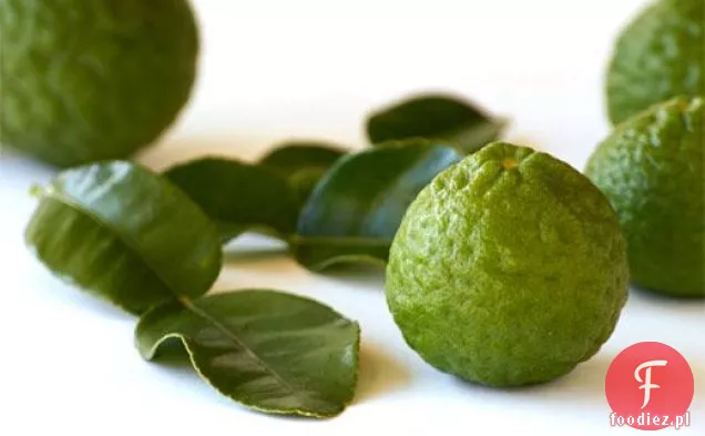 Sałatka Z Suszonych Moreli I Marchwi Na Liściach Betelu