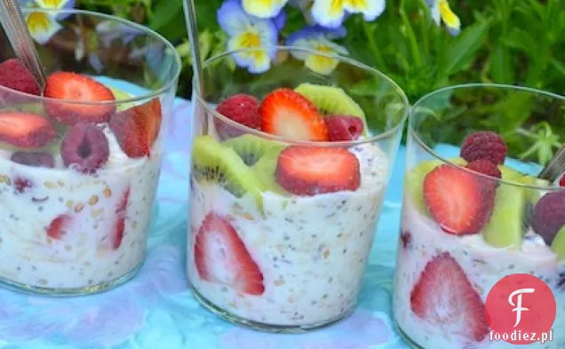 Świeża i owocowa letnia owsianka (bircher musli)