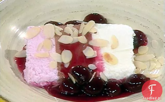 Lody neapolitańskie z sosem wiśniowym