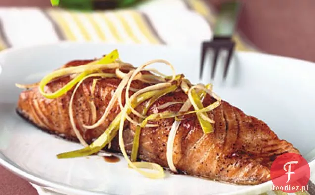 Łosoś zapiekany w sosie miodowo-balsamicznym