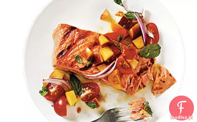 Grillowany łosoś Królewski z salsą pomidorowo-brzoskwiniową
