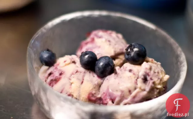 Lody Z Czarnej Herbaty Z Jagodowym Zawirowaniem