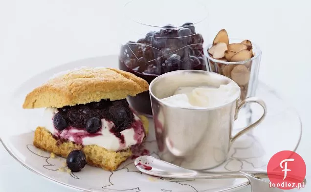 Babeczki jagodowo-migdałowe z Creme Fraîche