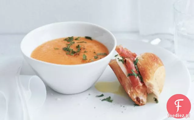 Zupa z kantalupy z Prosciutto i kanapkami z mozzarellą