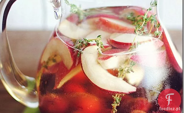 Sangria wiśniowo-brzoskwiniowa