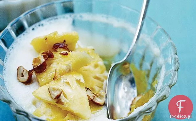 Pudding kokosowy z ananasem i kandyzowanymi nerkowcami