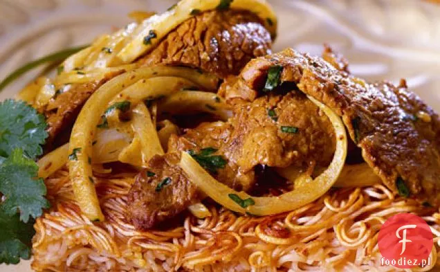 Ciasto makaronowe z kokosem-wołowina Stir-Fry