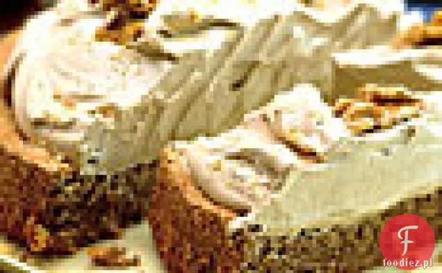 Tort orzechowy z bitą śmietaną kawową