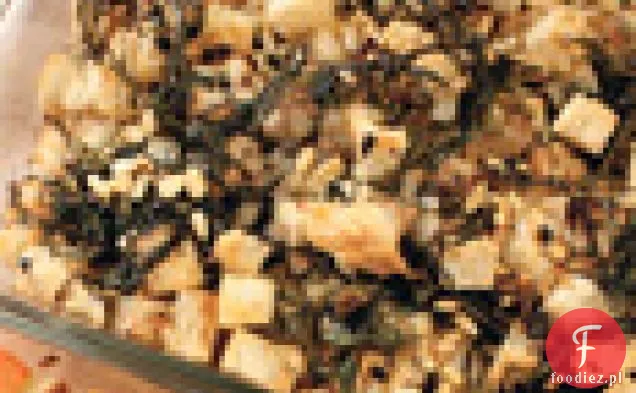 Rustykalny farsz chlebowy z zielenią musztardy Czerwonej, porzeczkami i orzeszkami pinii