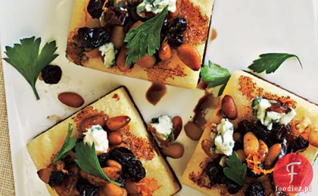 Polenta kwadraty z gorgonzolą i orzeszkami pinii