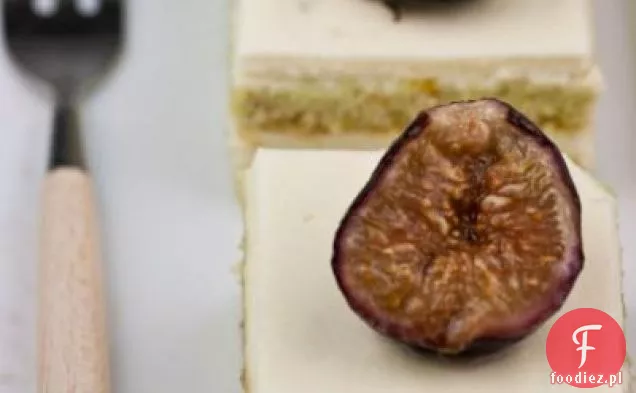 Ciasto pistacjowe Mascarpone z pieczonymi figami
