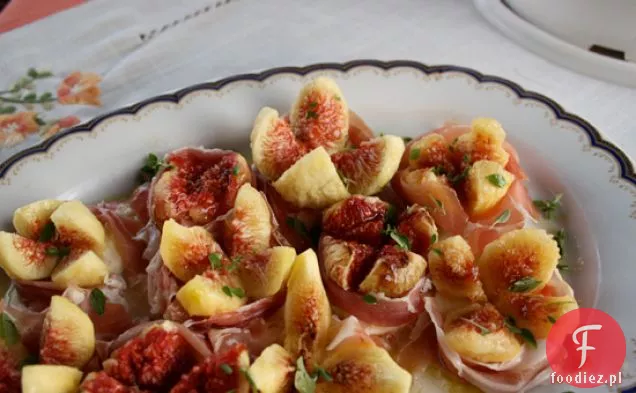 Sałatka Figowa Z Prosciutto, Świeżą Mozzarellą I Bazylią