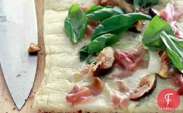Grillowana Pizza Z Figami, Gorgonzolą, Prosciutto I Bazylią