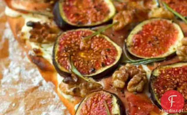Pizza Z Figami I Prosciutto Z Ricottą, Orzechami Włoskimi I Rozmarynem