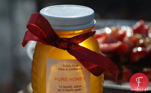 Ciastka miodowo-truskawkowe z bitą śmietaną słodzoną miodem