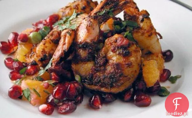 Czerniejące krewetki z salsą granatowo-pomarańczową