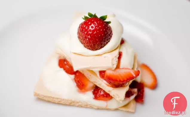 Truskawkowa Pavlova Z Musem Z Białej Czekolady