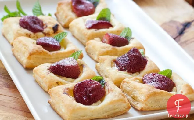 Placki Z Kozim Serem Pieczone Truskawki