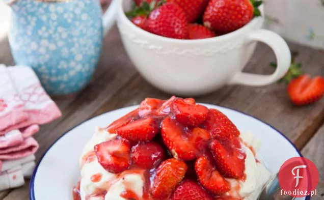 Mini Truskawkowe Placki Pavlova