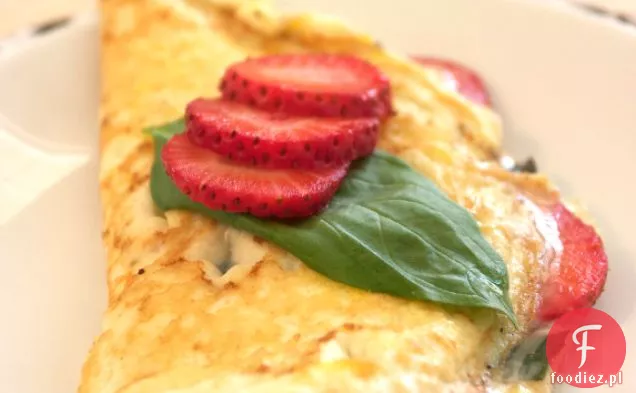 Omlet Z Serem Brie, Bazylią I Truskawkami
