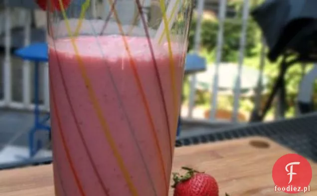Pienisty, Kremowy, Orzeźwiający Truskawkowy Lassis