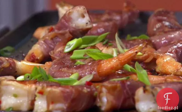 Prosciutto zawinięte krewetki Chile z zieloną cebulką