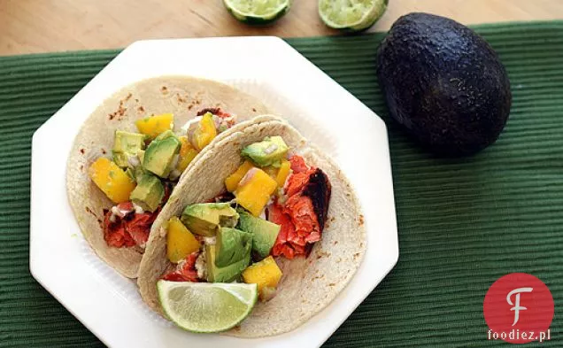 Zapiekane Tacos Z Łososia Z Salsą Z Awokado Mango