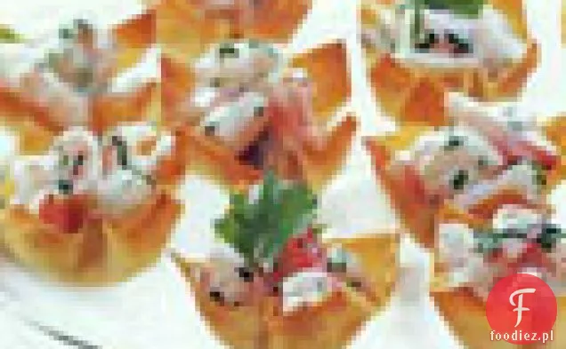 Sałatka z krewetek Mango-Curry w filiżankach Wonton