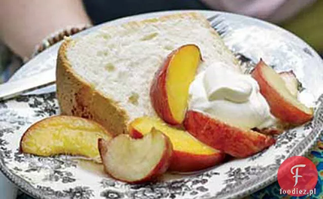 Prababcia Pearl ' s Angel Food Cake z brzoskwiniami