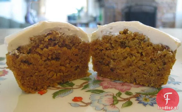 Bezglutenowe muffinki z ciasta marchewkowego z lukrem z serem klonowym