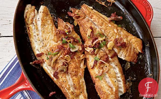 Pieczone w patelni filety z Lucjana z suszonymi pomidorami i czosnkiem